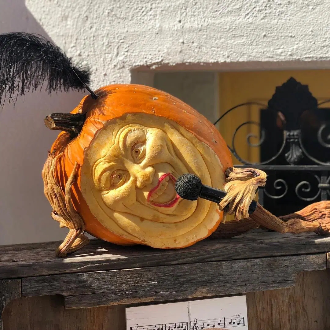 Amazing and creative pumpkin sculptures for the Halloween – Vuing.com