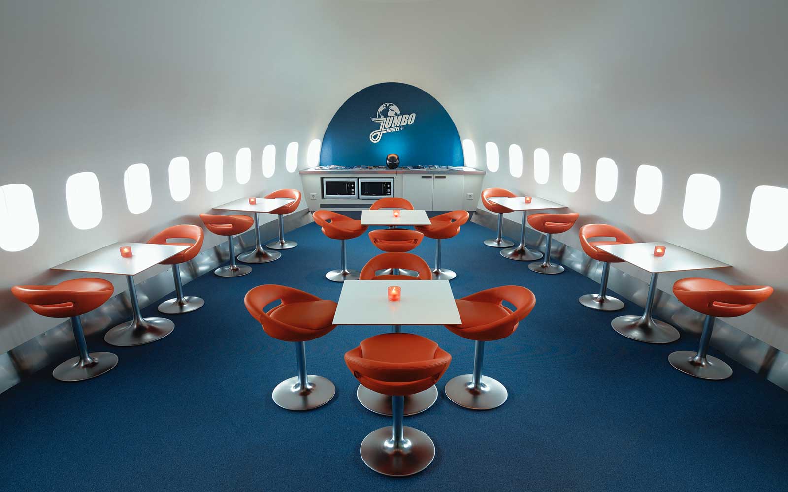 Boeing 747 airplane hotel – Vuing.com