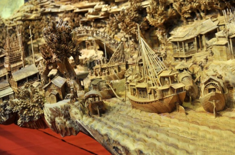 Worlds-Longest-Wooden-sculpture-Carving-Guiness-Book-World-Records (3)