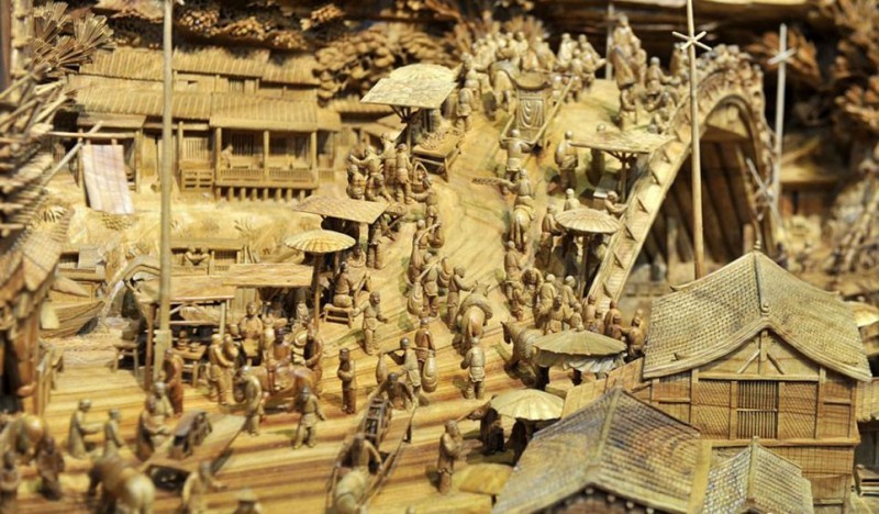 Worlds-Longest-Wooden-sculpture-Carving-Guiness-Book-World-Records (4)
