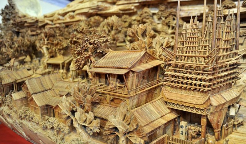 Worlds-Longest-Wooden-sculpture-Carving-Guiness-Book-World-Records
