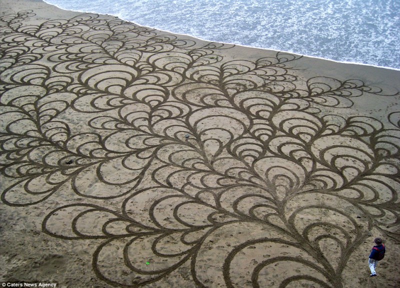 amazing-beautiful-sand-darwings-artworks