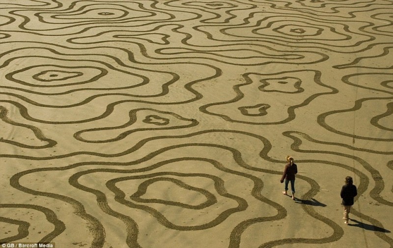 amazing-beautiful-sand-darwings-artworks (9)