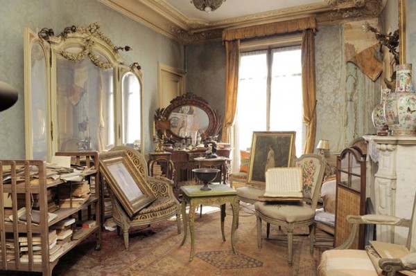Treasure-trove-Paris-apartment-untouched-for-70-years
