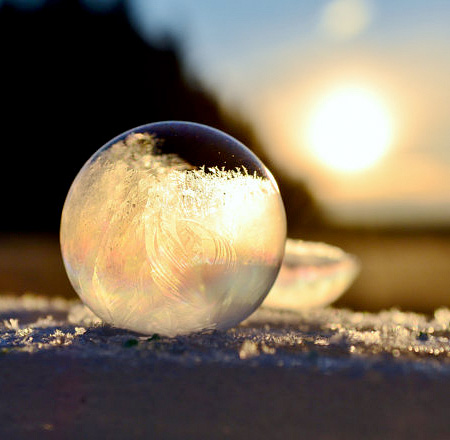 amazing-awesome-photography-frozen-soap-bubbles (1)