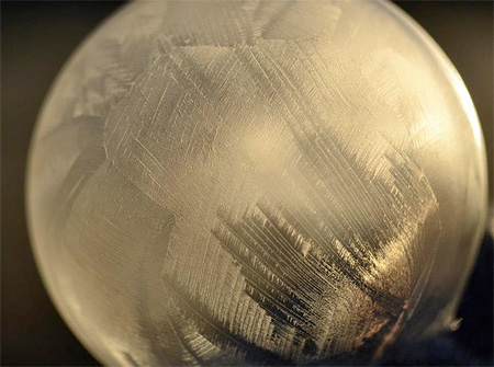 amazing-awesome-photography-frozen-soap-bubbles (12)
