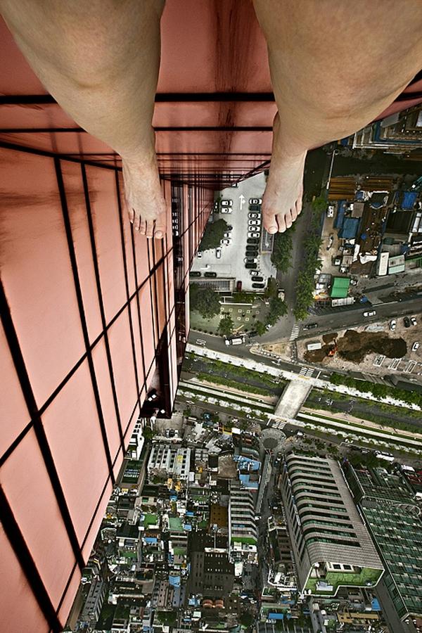 amazing-photography-crazy-Death-Defying-Photos-highest-skycrapers-edge (10)