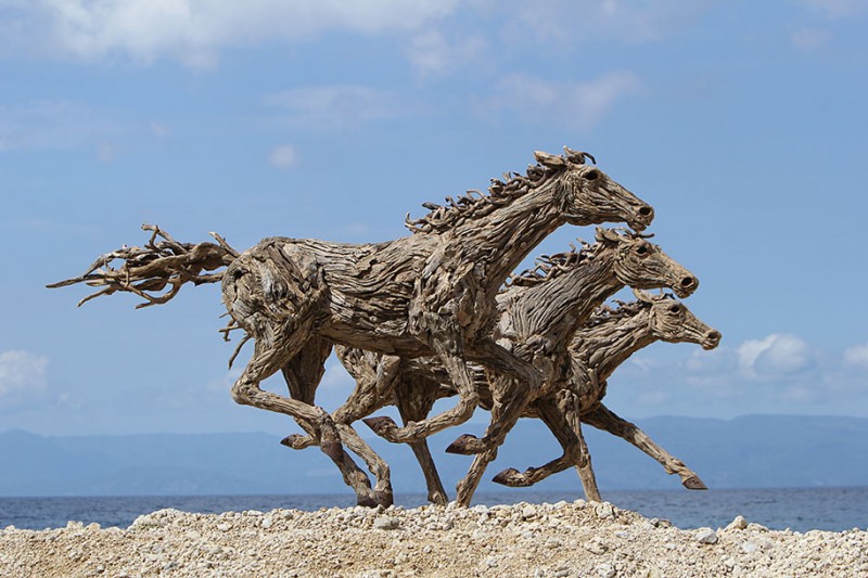 impressive-eye-catching-cool-driftwood-sculptures-horses-artwork (8)