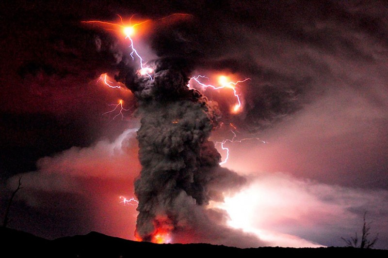 natural-disaster-active-volcanoes-eruption-chile-breathtaking-photos (1)