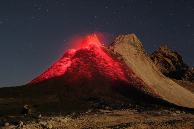 spectacular-amazing-cool-volcanic-eruption-pictures-alien-planet