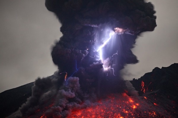 spectacular-wonderful-amazing-cool-volcanic-eruption-pictures (18)