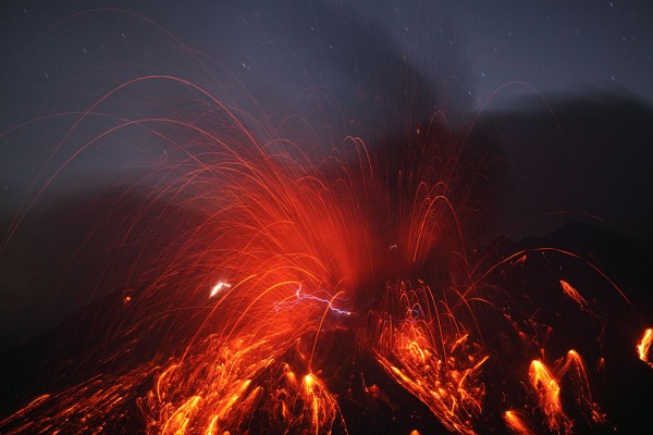 spectacular-wonderful-amazing-cool-volcanic-eruption-pictures (2)
