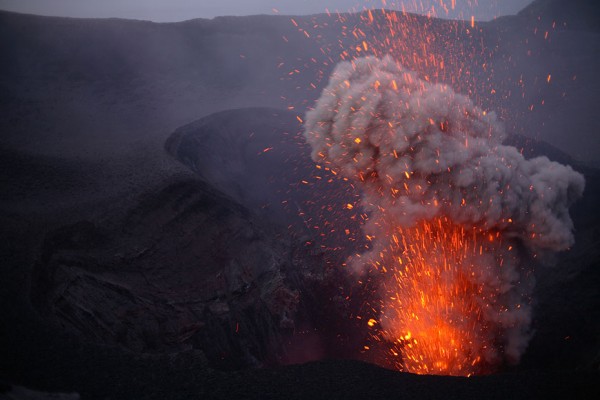 spectacular-wonderful-amazing-cool-volcanic-eruption-pictures (7)