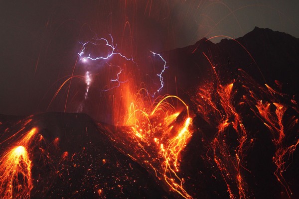 spectacular-wonderful-amazing-cool-volcanic-eruption-pictures