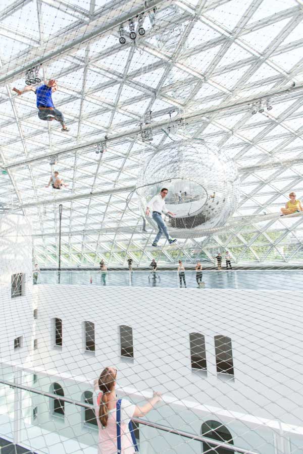 amazing-contemporary-art-installation-Giant-Spide-rweb (2)