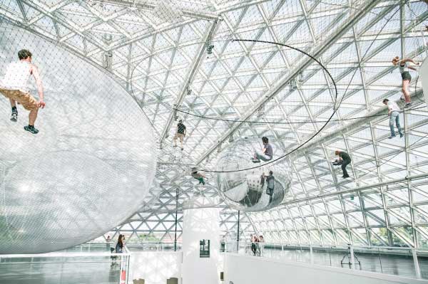 amazing-contemporary-art-installation-Giant-Spide-rweb (6)