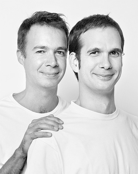 funny-interesting-amusing-look-alike-twins-photos (2)