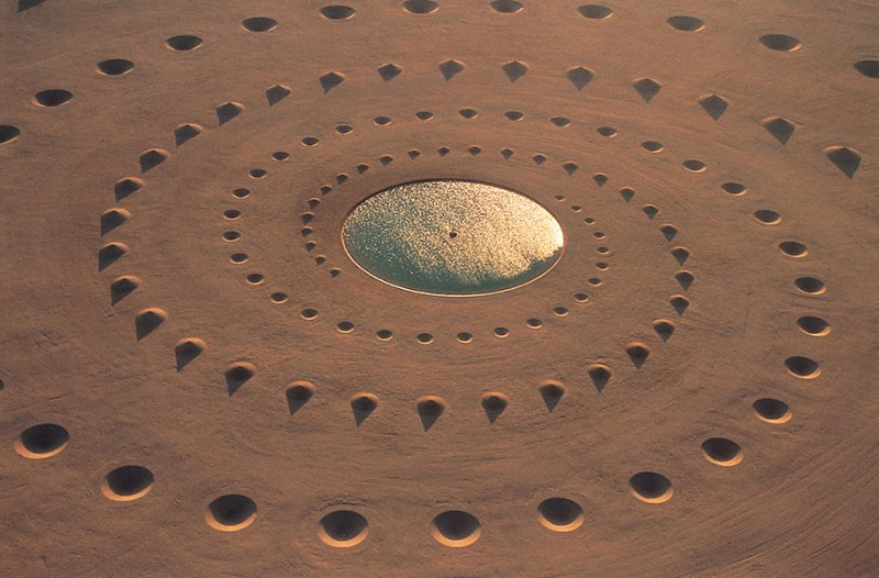 giantic-landscape-art-work-installation-in-egypet-desert