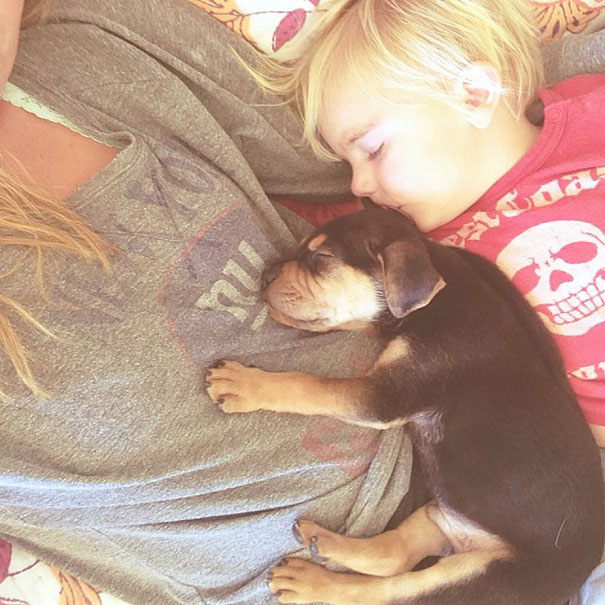 lovely-funny-cute-pictures-toddler-sleeping-with-puppy-dog