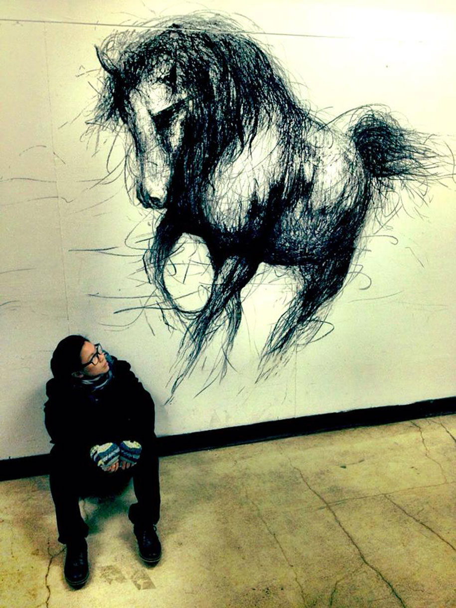 Eye-popping dark three-dimensional life-sized drawings of animals