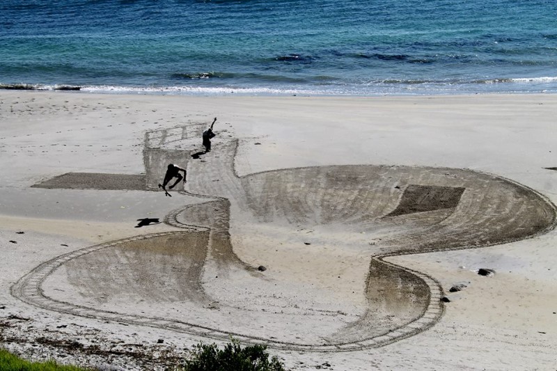 beautiful-cool-3D-sand-art-beach-drawings (10)
