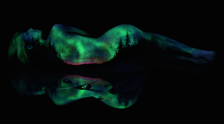 enchanting-fluorescent-body-paintings-spectacular-nature-scenes (8)