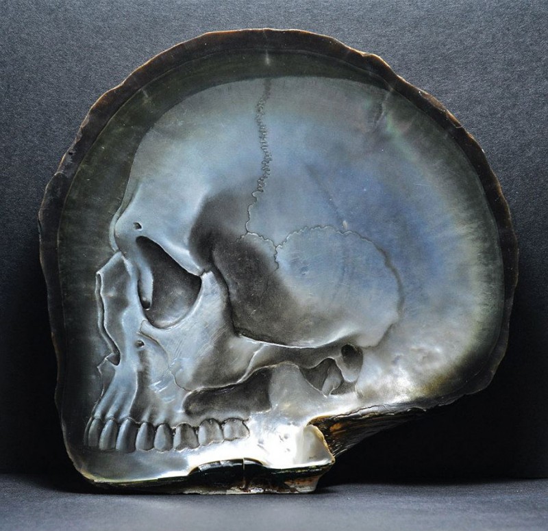 pearl-shell-human-skull-carving (1)