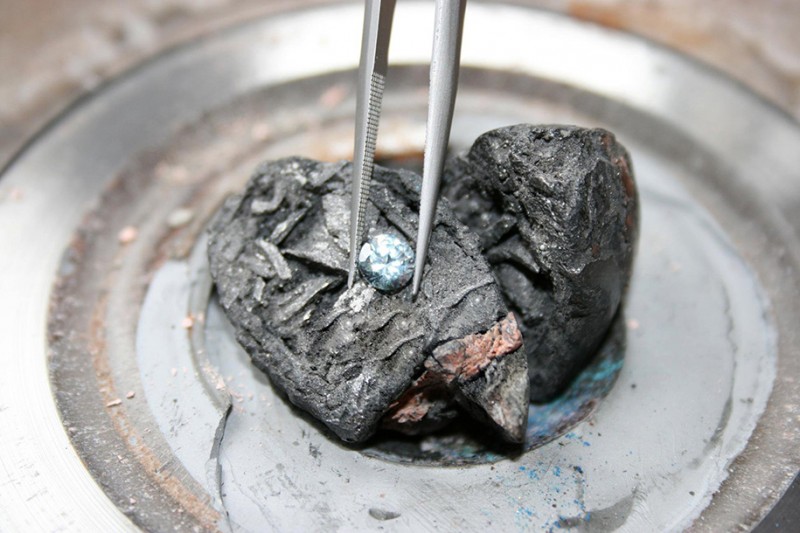 memorial-man-made-diamond-human-ashes-cremation-remains (5)