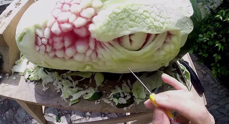 amazing-sculpture-watermelon-carving-dragon-head (4)
