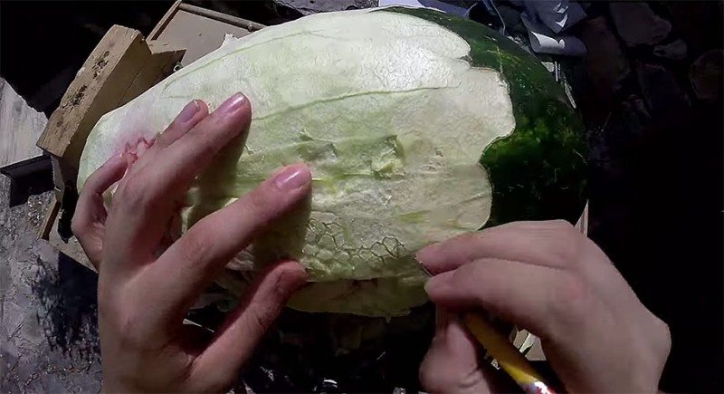 amazing-sculpture-watermelon-carving-dragon-head (5)