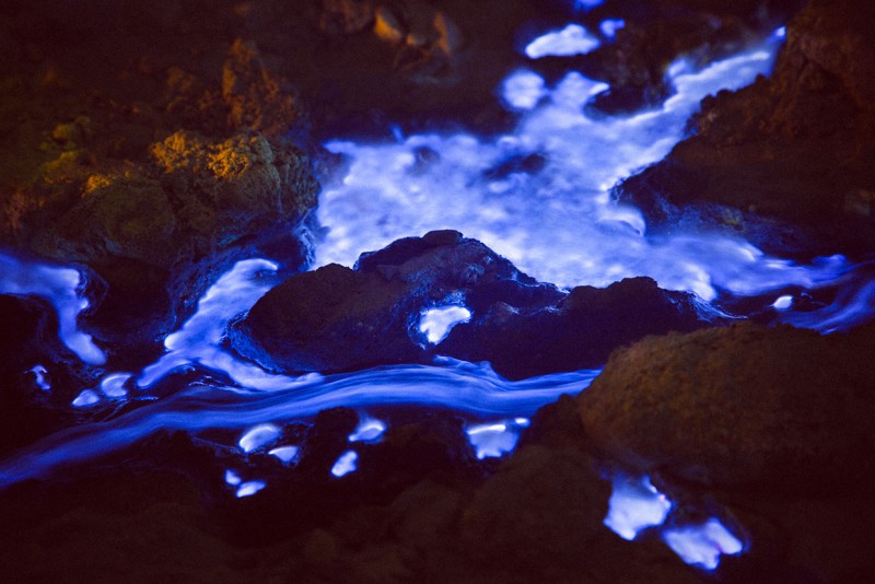 blue-Fire-Crater-lava-KawahIjen-volcano-amazing-natural-phenomenon-tourist-spot (5)