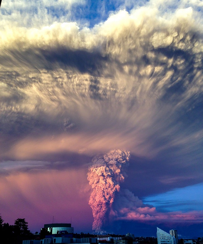 stunning-beautiful-spectacular-volcano-eruption-pictures-calbuco-chile (5)