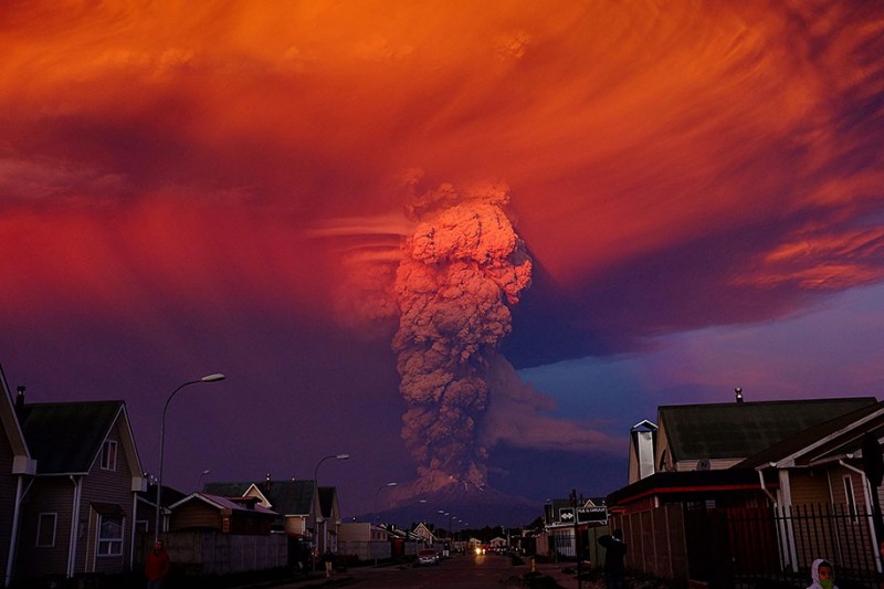 stunning-beautiful-spectacular-volcano-eruption-pictures-calbuco-chile (6)