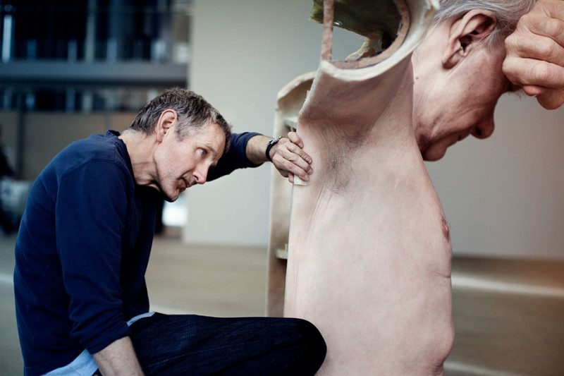 creepy-weird-hyper-photo-realistic-human-sculptures (9)