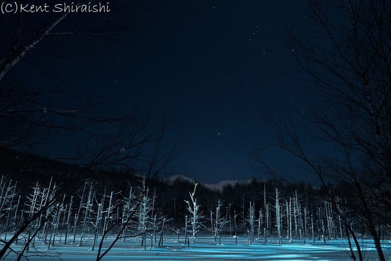 stunning-beautiful-Blue-Pond-snow-japan (6)