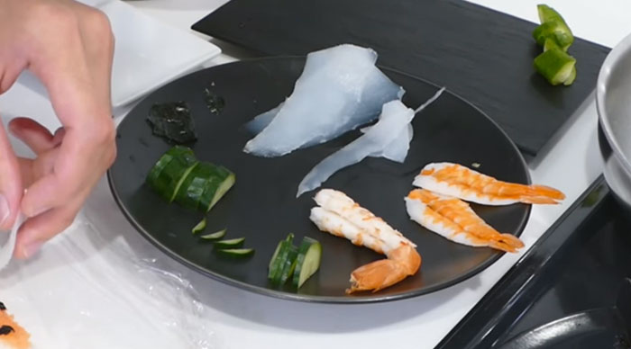 amazing-cooking-art-skill-koi-sushi-steps (3)