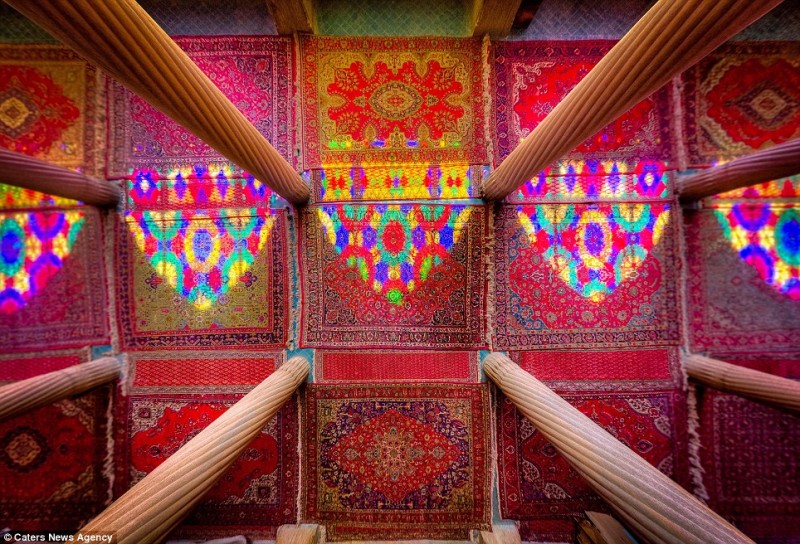 intricate-beautiful-design-inside-Iran-magnificent-temples-Interiors (3)