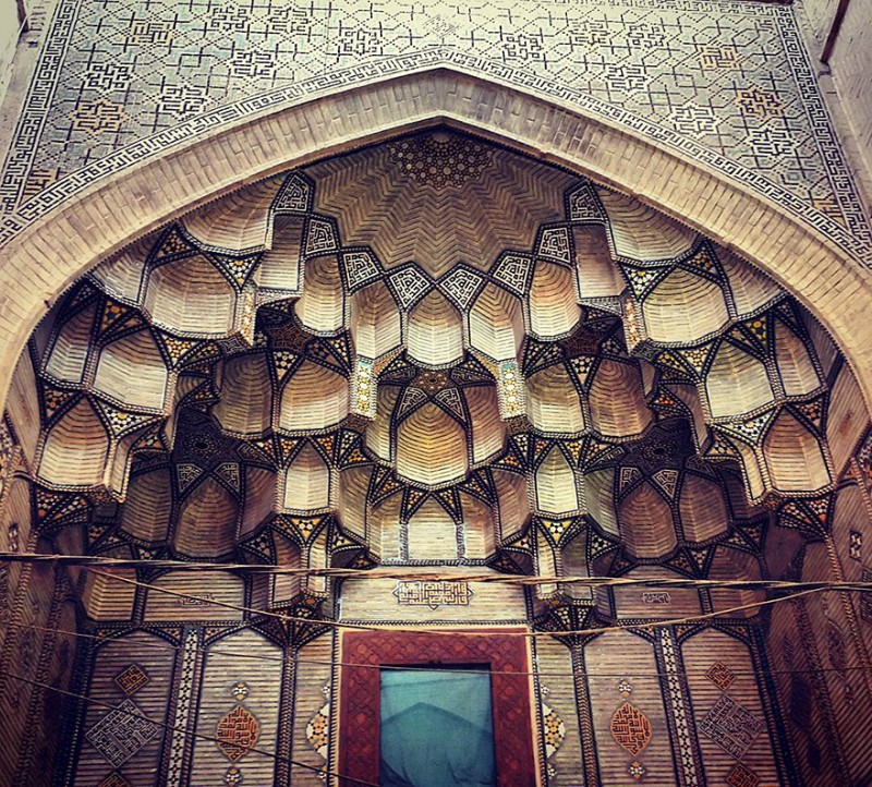 kaleidoscopic-beautyiran-mosque-interiors-ceilings-middle-eastern-architecture (14)