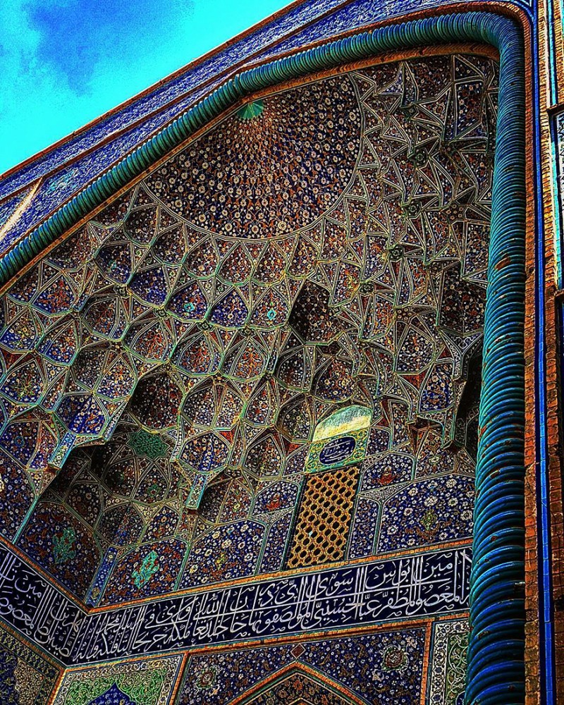 kaleidoscopic-beautyiran-mosque-interiors-ceilings-middle-eastern-architecture (16)