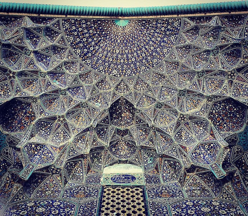 kaleidoscopic-beautyiran-mosque-interiors-ceilings-middle-eastern-architecture (9)
