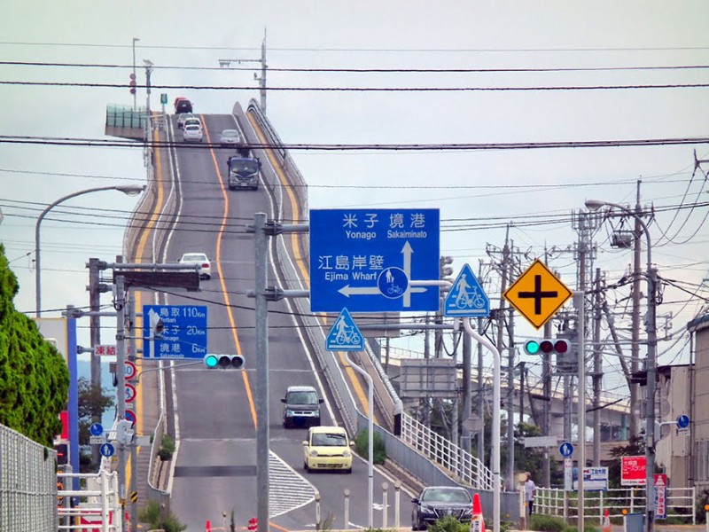 amazing-steep-incline-rollercoaster-like-bridge-eshima-ohashi-japan (2)