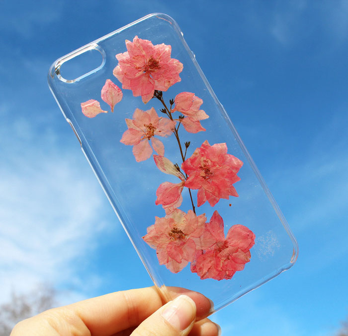 beautiful-phone-cases-with-real-flowers-inside-designs (12)