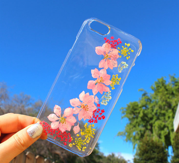 beautiful-phone-cases-with-real-flowers-inside-designs (13)