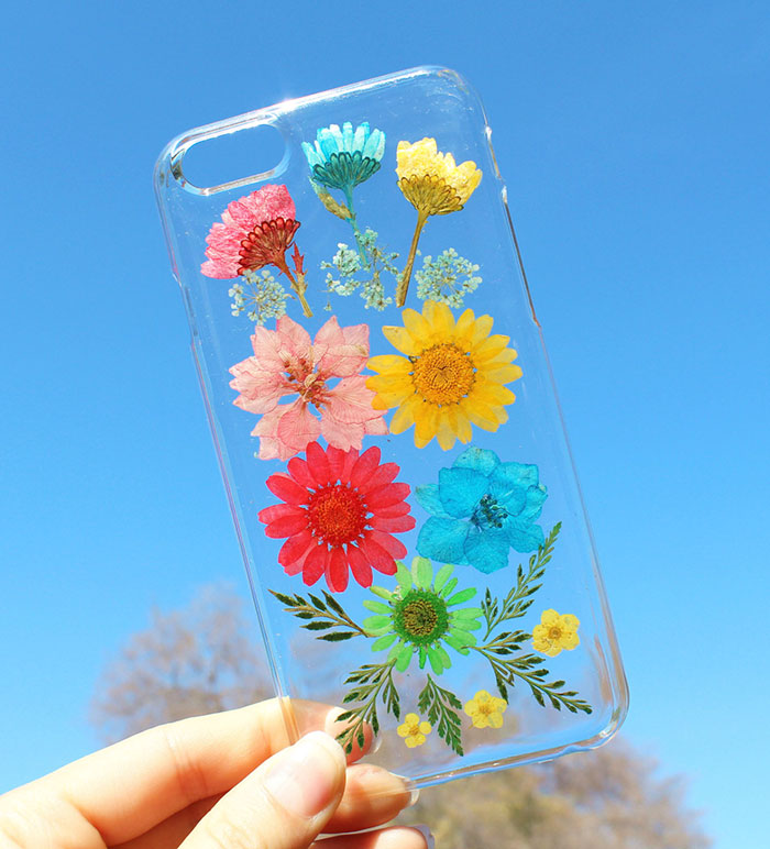 beautiful-phone-cases-with-real-flowers-inside-designs (14)