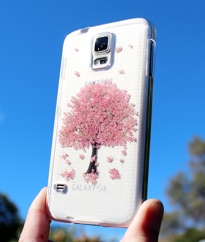 beautiful-phone-cases-with-real-flowers-inside-designs (3)