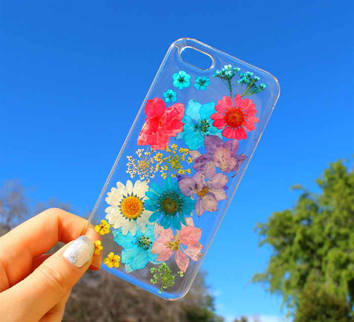 beautiful-phone-cases-with-real-flowers-inside-designs (7)