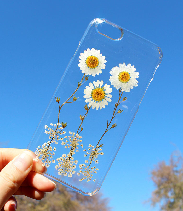 beautiful-phone-cases-with-real-flowers-inside-designs (8)