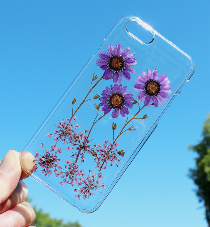 beautiful-phone-cases-with-real-flowers-inside-designs (9)