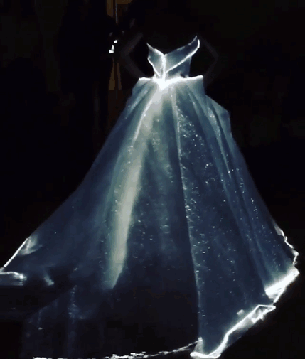 cinderella-glowing-dress-gown-met-gala-ball (1)