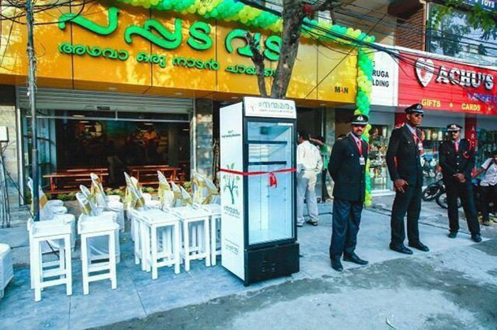 india-public-service-street-fridge-for-homeless-people (3)